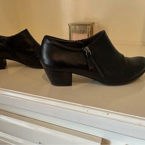 Josef Seibel  size 40 ankle boots  side zipper   Block heel
